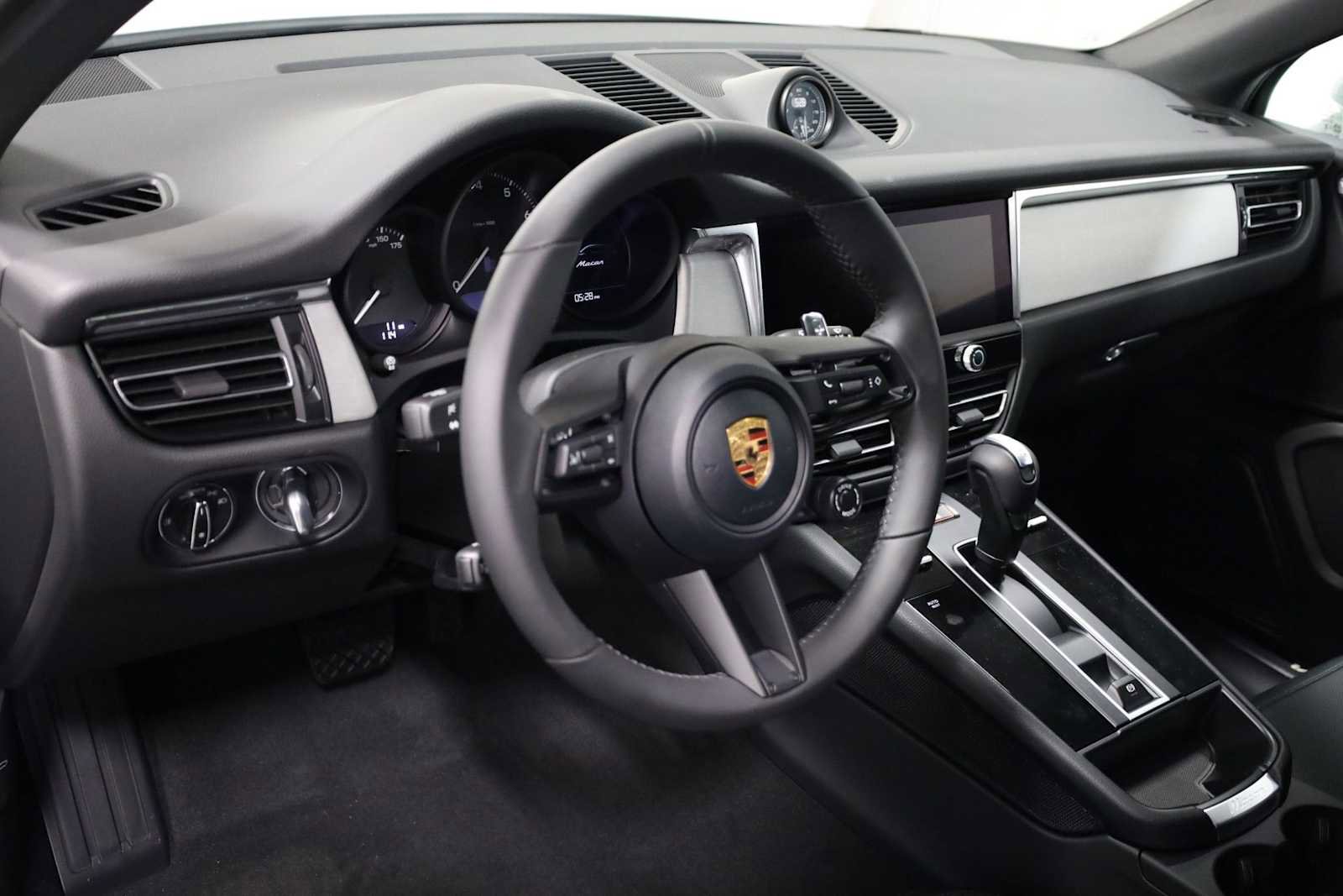 New 2026 Porsche Macan image 4