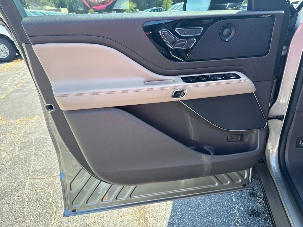Used 2023 Lincoln Aviator Reserve w/ Equipment Group 201A image 14