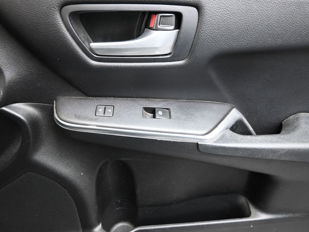 Used 2017 Toyota Camry SE w/ Moonroof Package image 11
