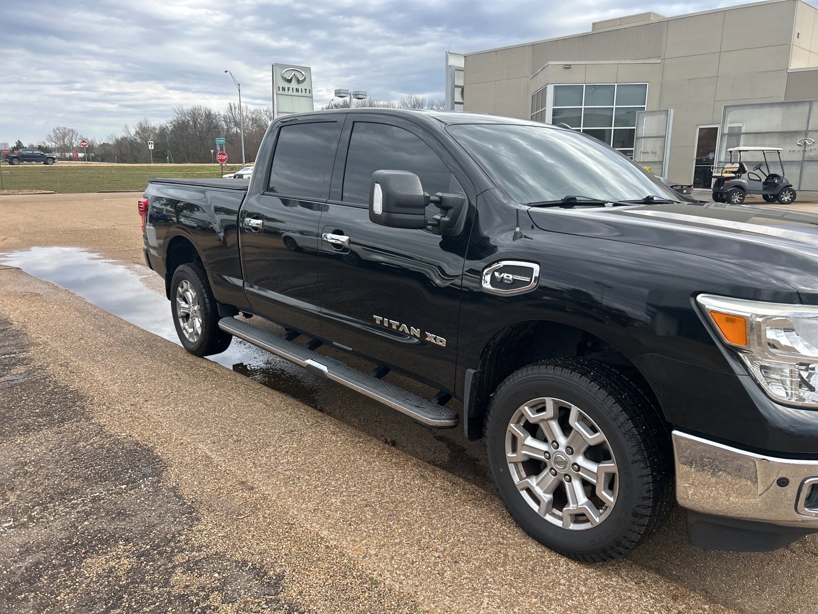 Used 2017 Nissan Titan SV image 15