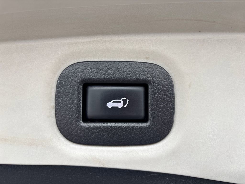 Used 2018 Nissan Rogue SV image 14