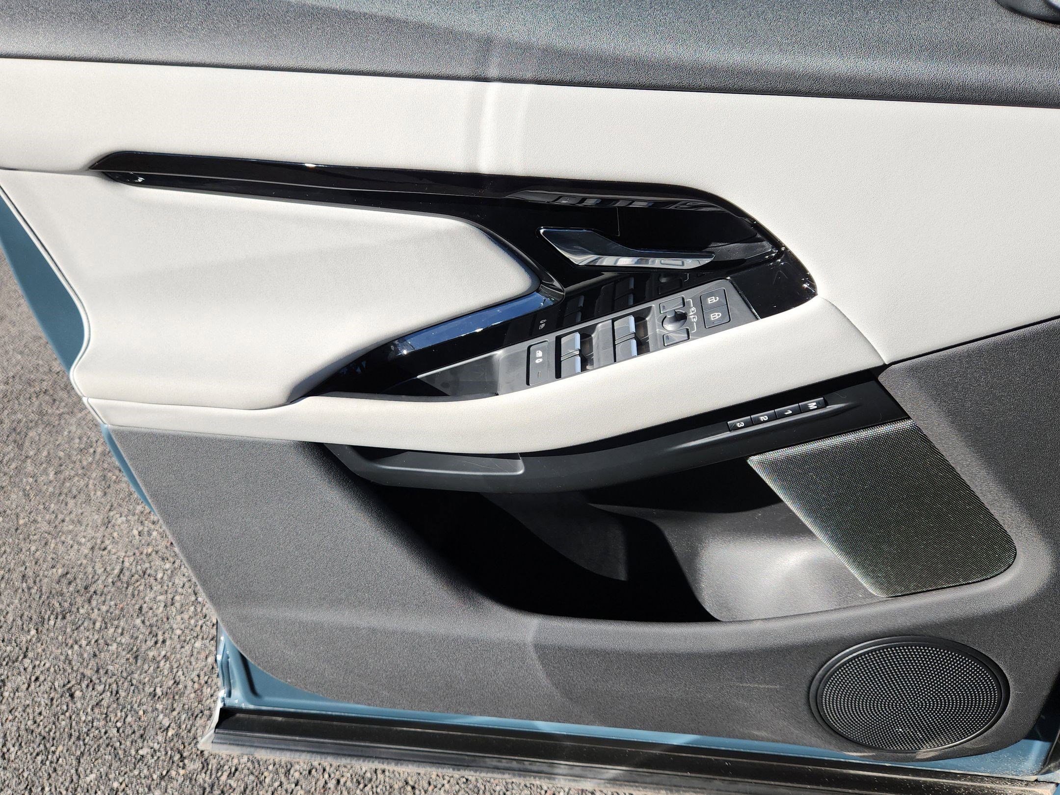 Used 2026 Land Rover Range Rover Evoque Dynamic SE image 10