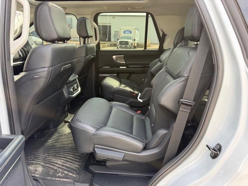 Used 2025 Ford Expedition Platinum image 8