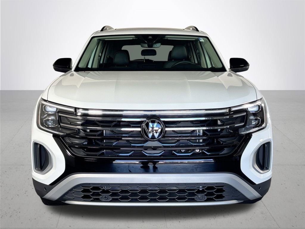New 2025 Volkswagen Atlas Peak Edition SE image 3
