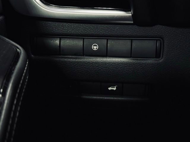 Used 2023 Nissan Rogue SL image 30