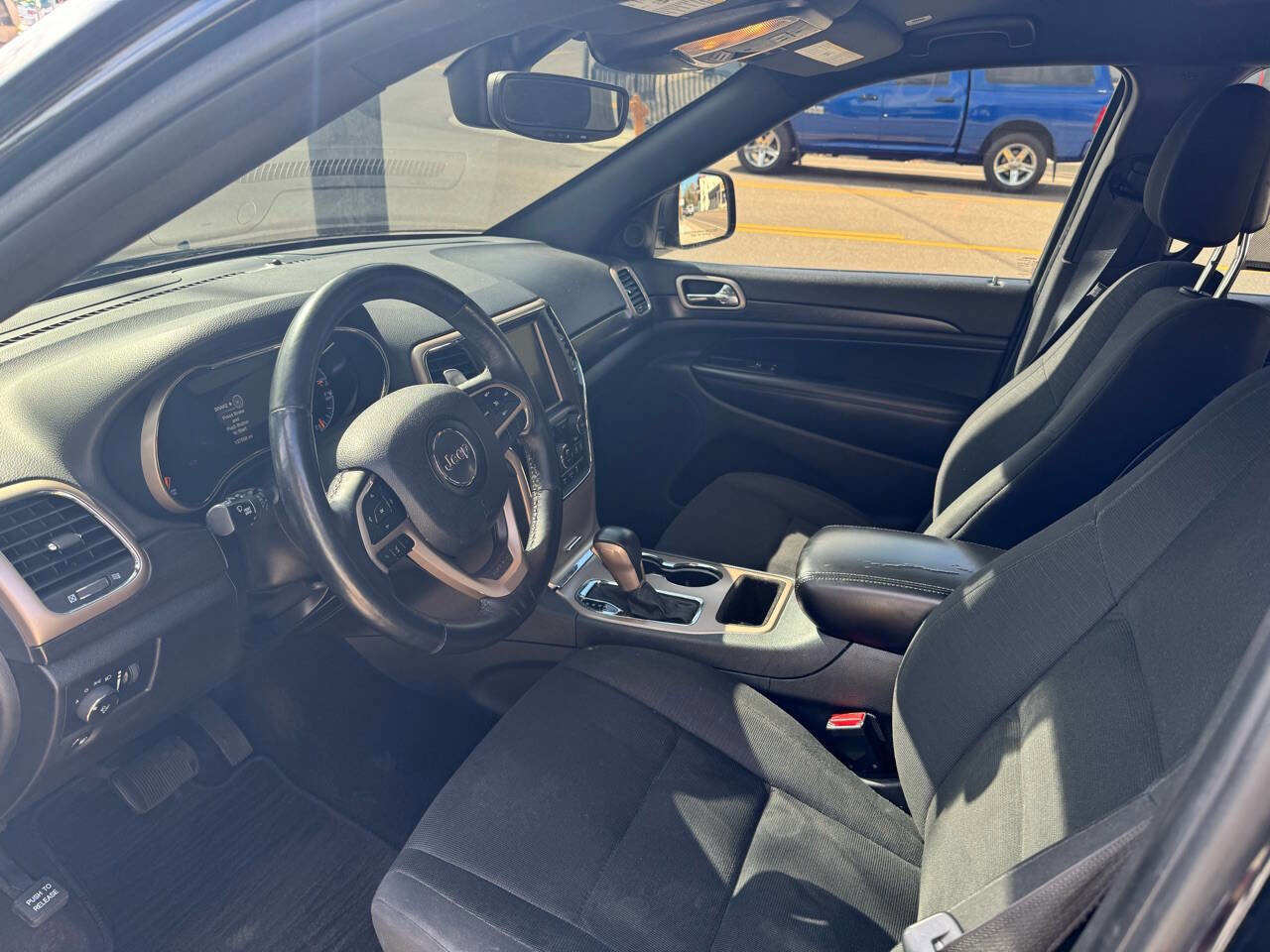 Used 2017 Jeep Grand Cherokee Laredo w/ Quick Order Package 23E image 8