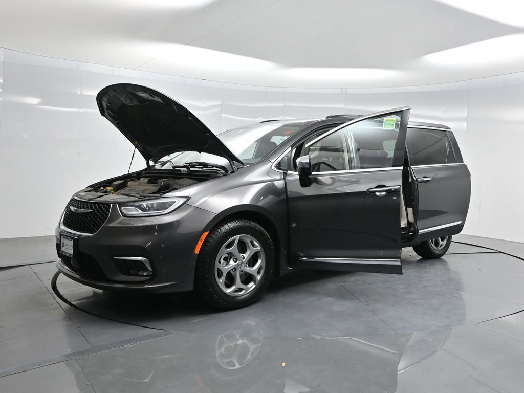 Used 2023 Chrysler Pacifica Limited image 39