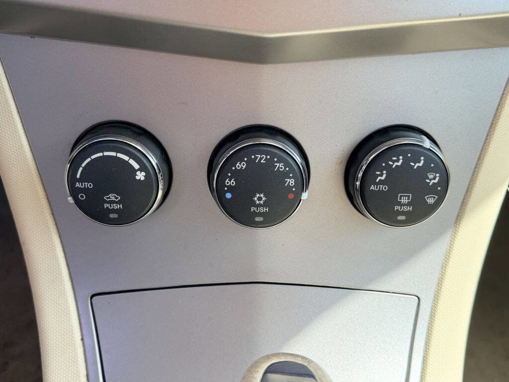 Used 2009 Chrysler Sebring Limited FWD image 12
