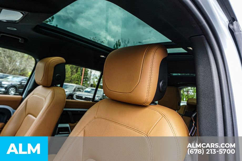 Used 2023 Land Rover Defender 130 SE image 18