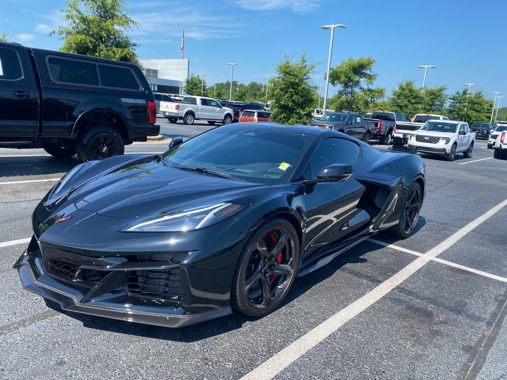 Used 2025 Chevrolet Corvette Z06 RWD image 3