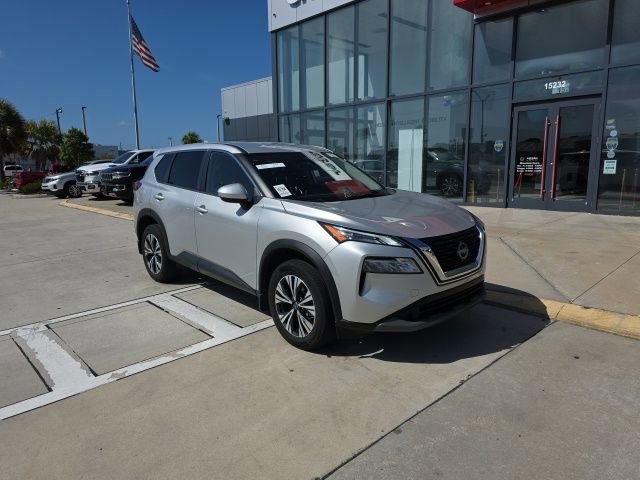 Used 2023 Nissan Rogue SV image 2