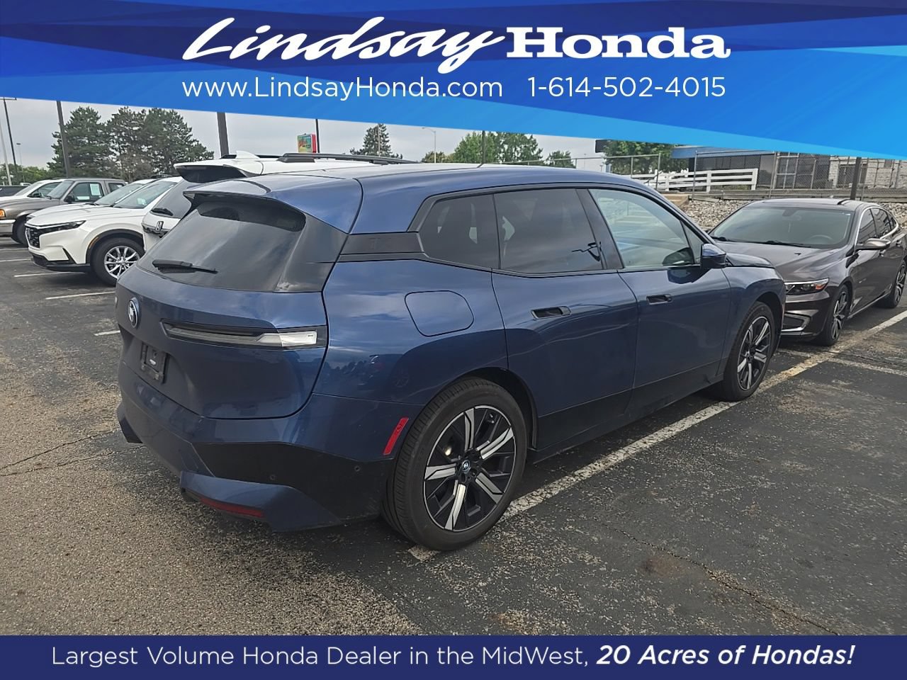 Used 2023 BMW iX xDrive50 w/ Sport Package AWD/4WD image 3