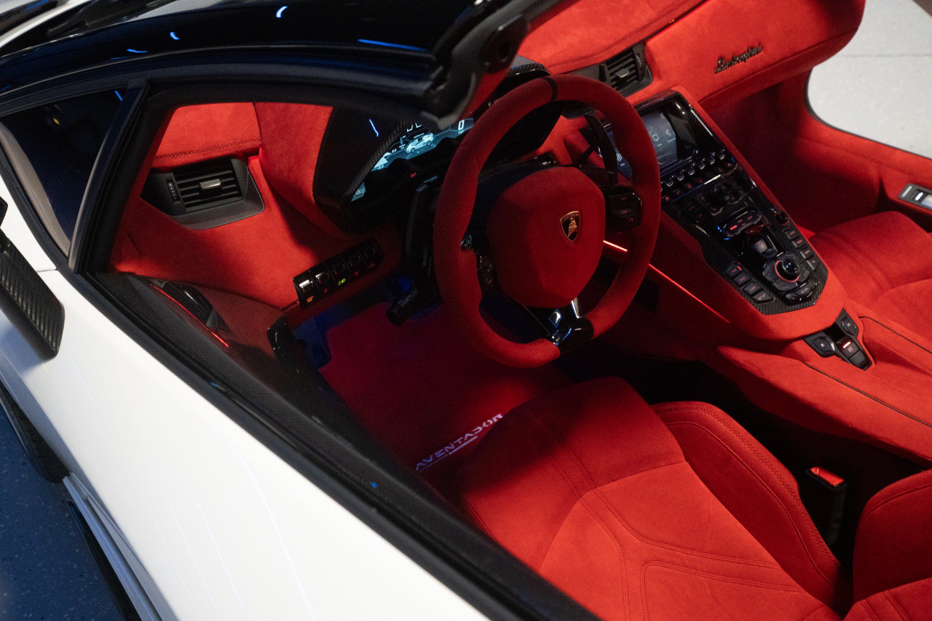Used 2020 Lamborghini Aventador SVJ AWD/4WD image 76