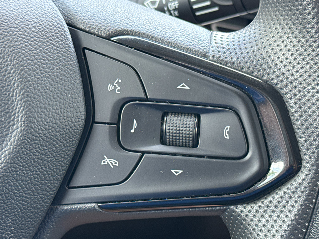 Used 2025 Chevrolet Trax LT FWD image 19