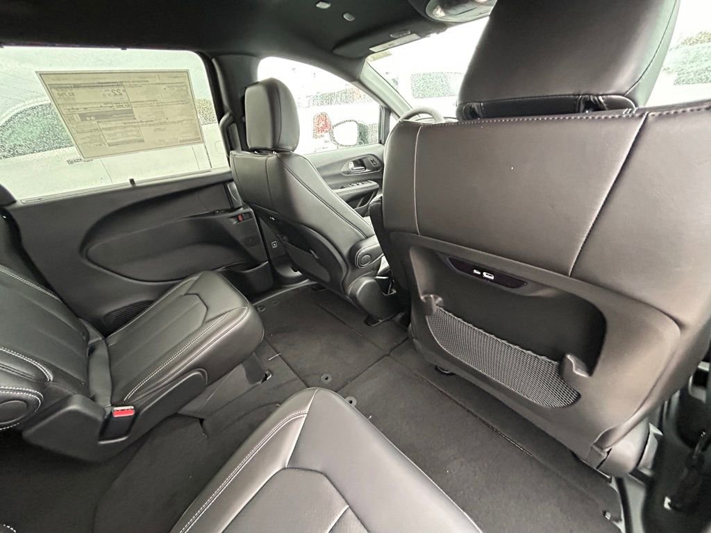 New 2026 Chrysler Pacifica Select image 34