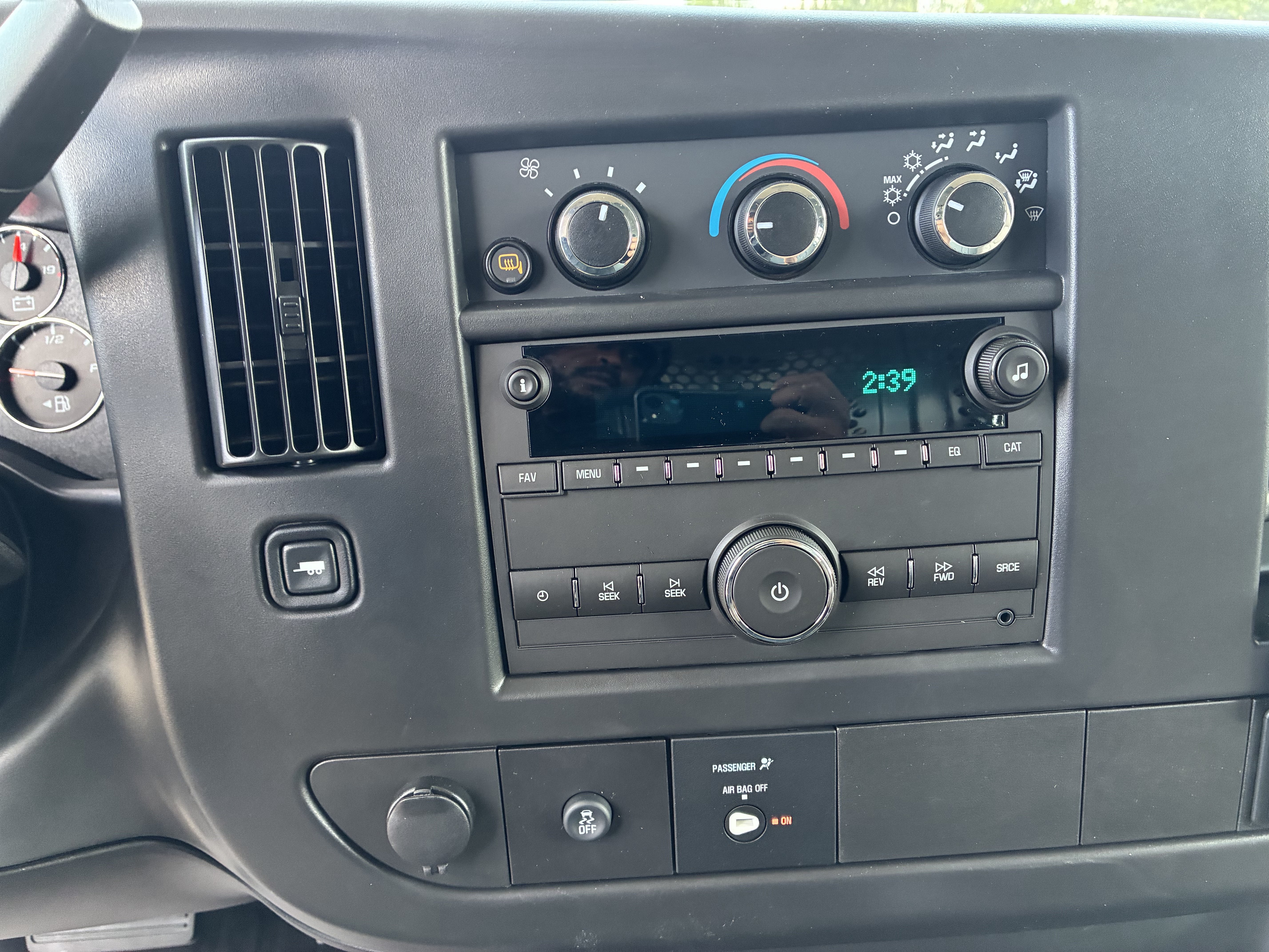 New 2026 Chevrolet Express 2500 w/ Driver Convenience Package RWD image 32