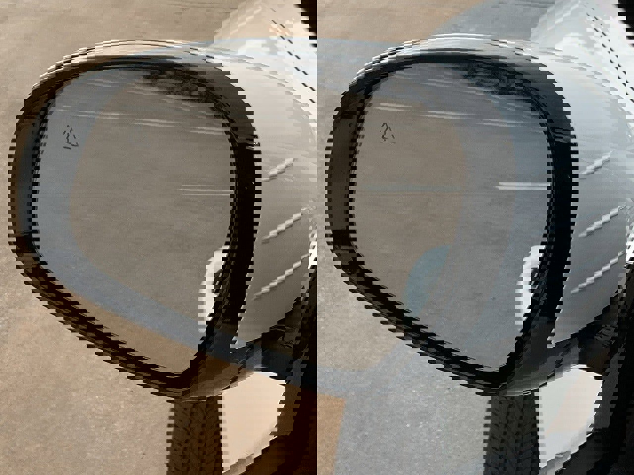 Used 2025 Genesis G70 2.5T image 11