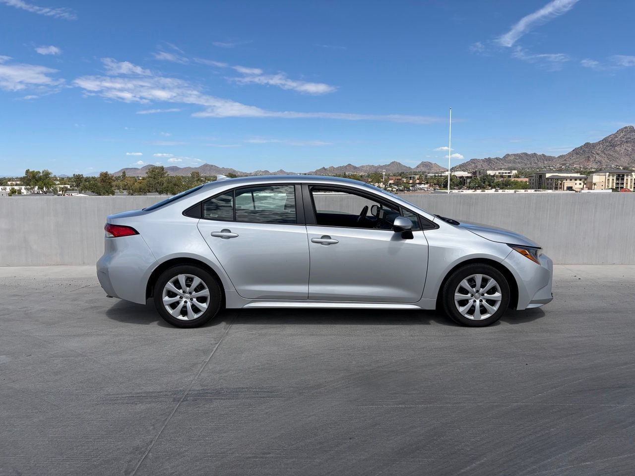 Used 2025 Toyota Corolla LE FWD image 3