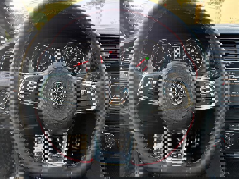 Used 2017 Volkswagen GTI SE image 17