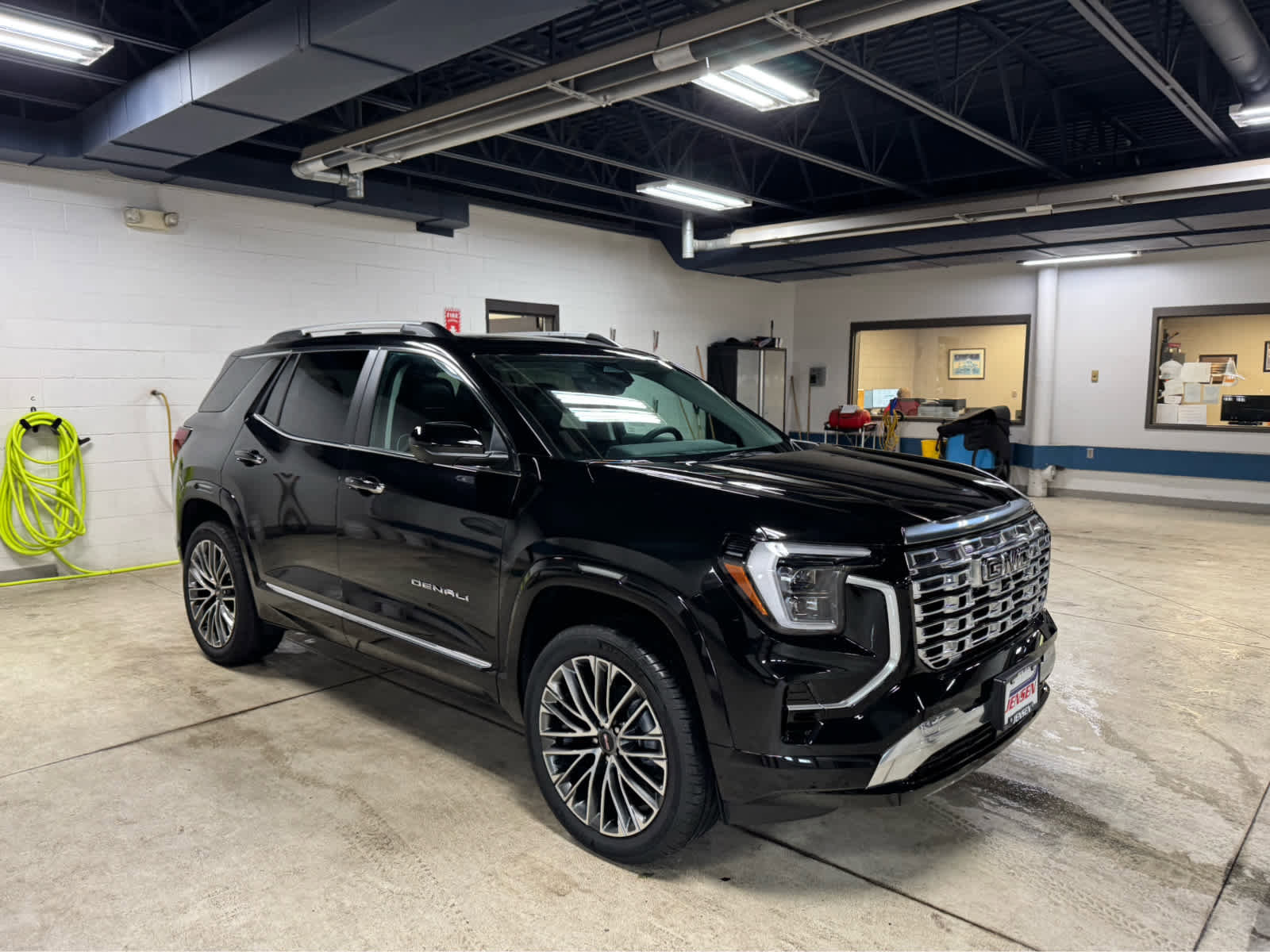 New 2026 GMC Terrain Denali w/ LPO, Black Badging Package image 3