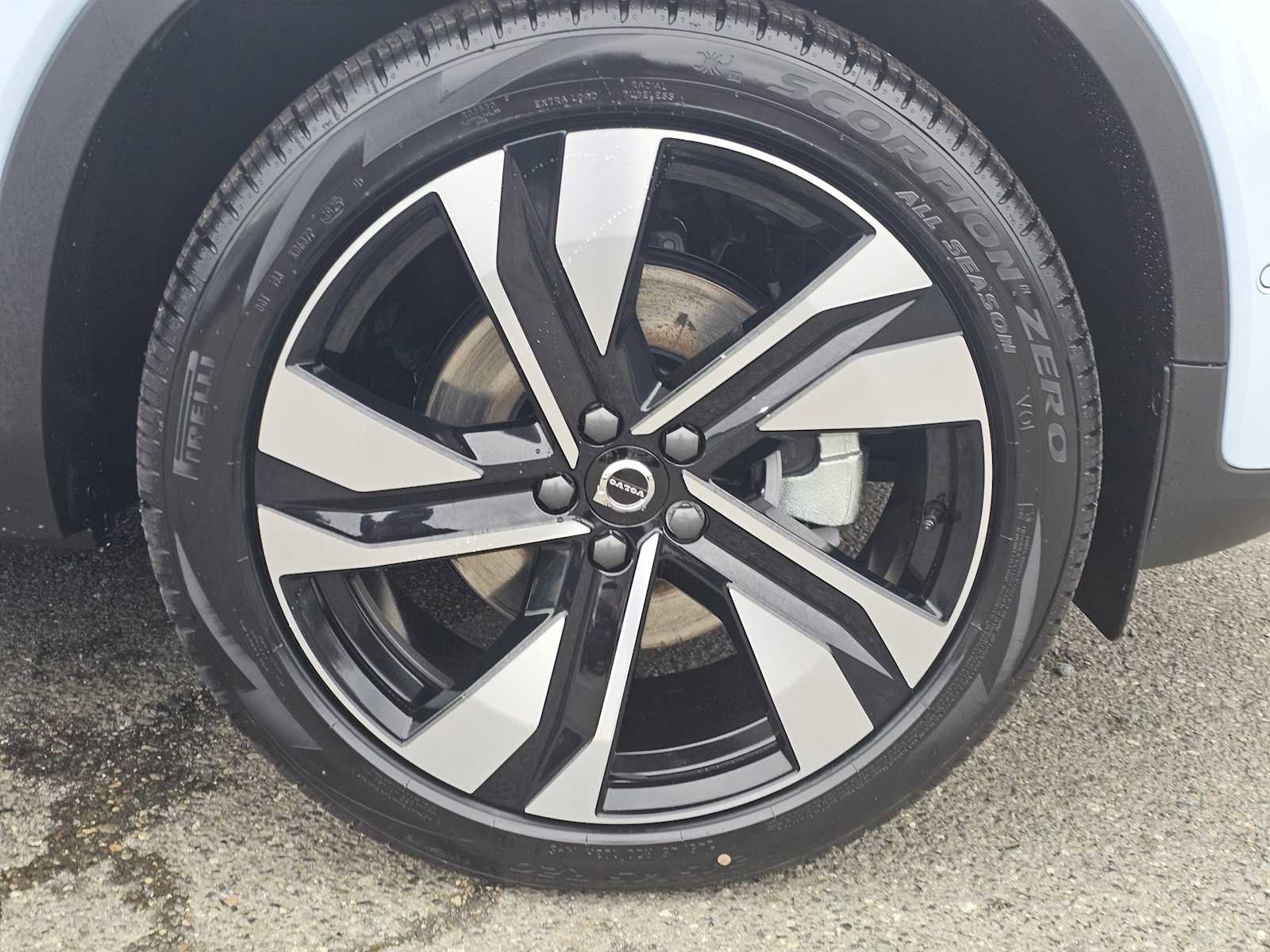 New 2026 Volvo XC40 B5 Plus w/ Protection Package Premier image 9