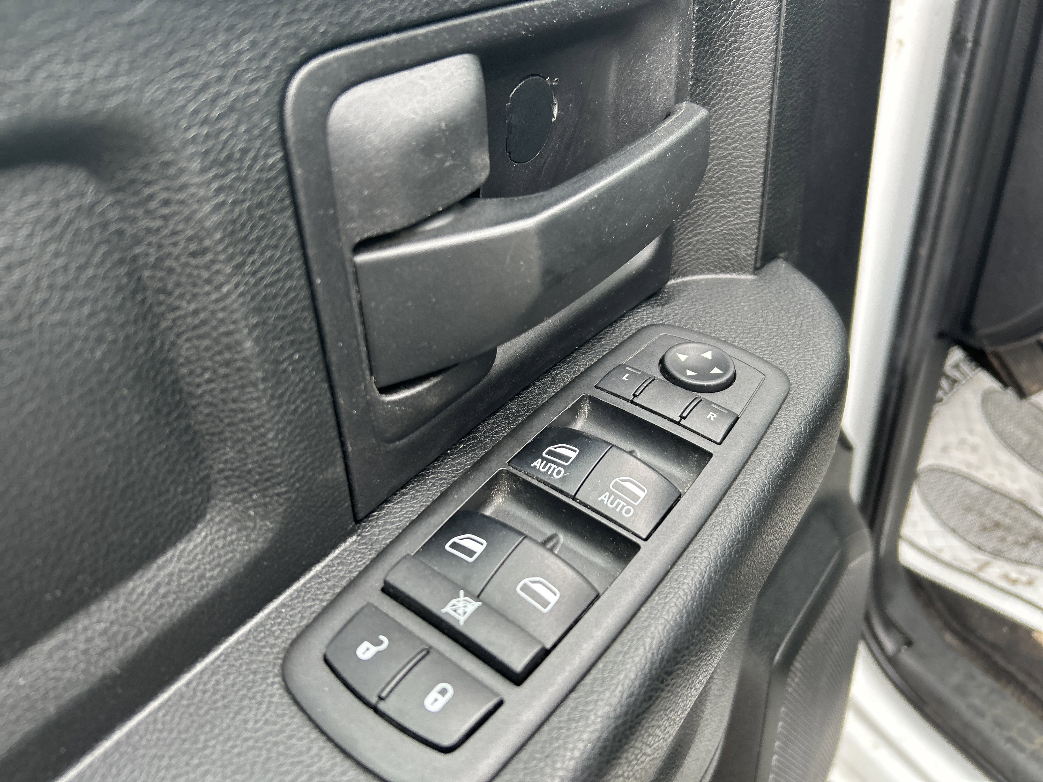 Used 2018 RAM 1500 ST w/ SXT Appearance Group AWD/4WD image 14