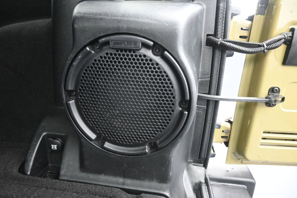 Used 2013 Jeep Wrangler Unlimited Rubicon w/ Connectivity Group AWD/4WD image 10