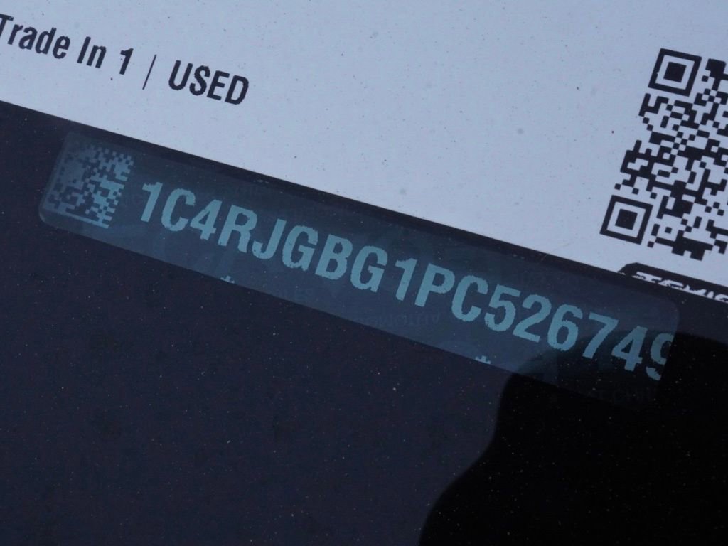 Used 2023 Jeep Grand Cherokee Limited image 28