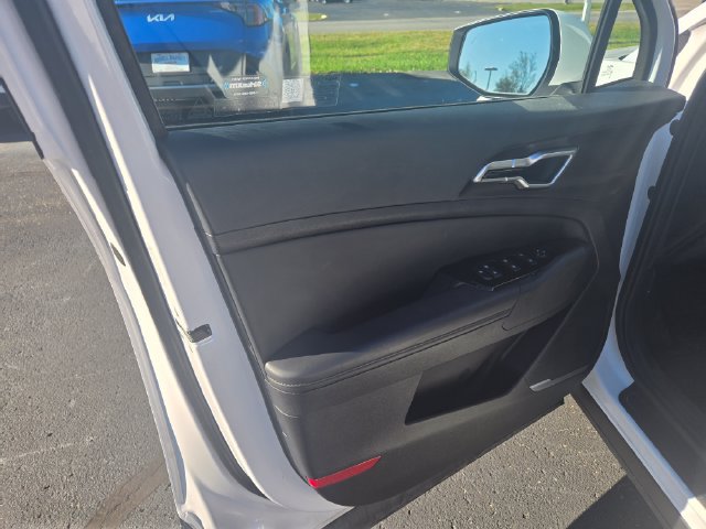 Used 2025 Kia Sportage EX FWD image 22