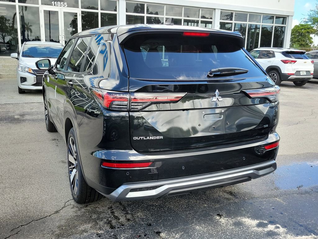 New 2025 Mitsubishi Outlander SE image 3