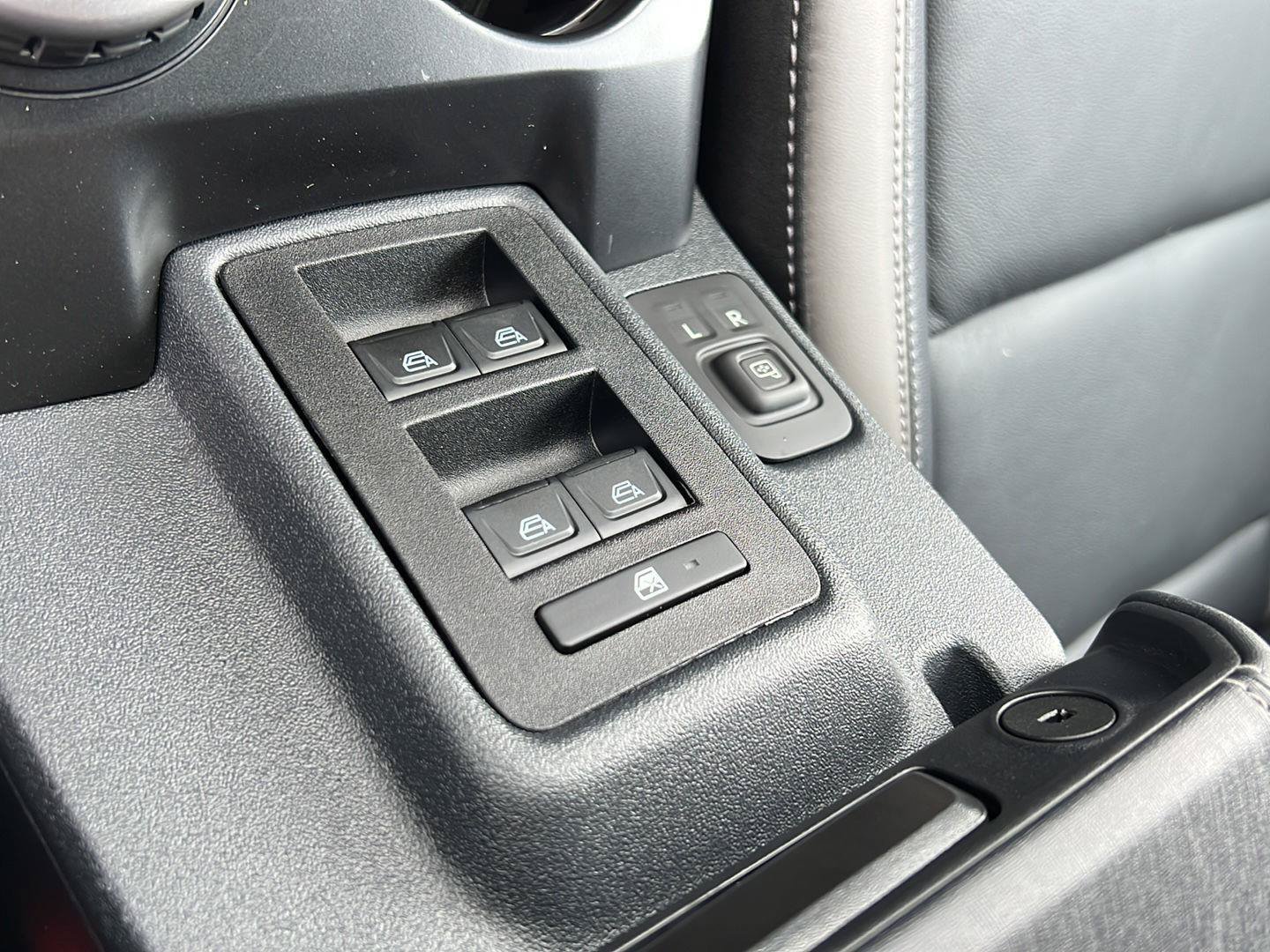 Used 2025 Ford Bronco Outer Banks AWD/4WD image 14