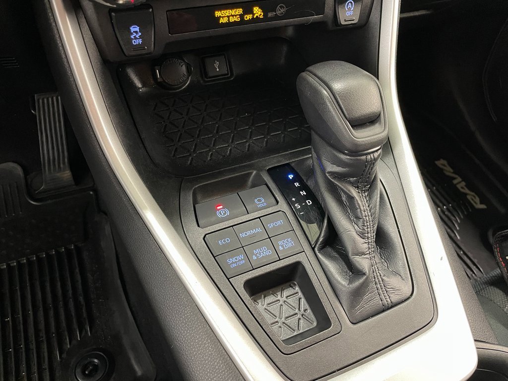 Used 2020 Toyota RAV4 XLE w/ All Weather Liner Package image 29