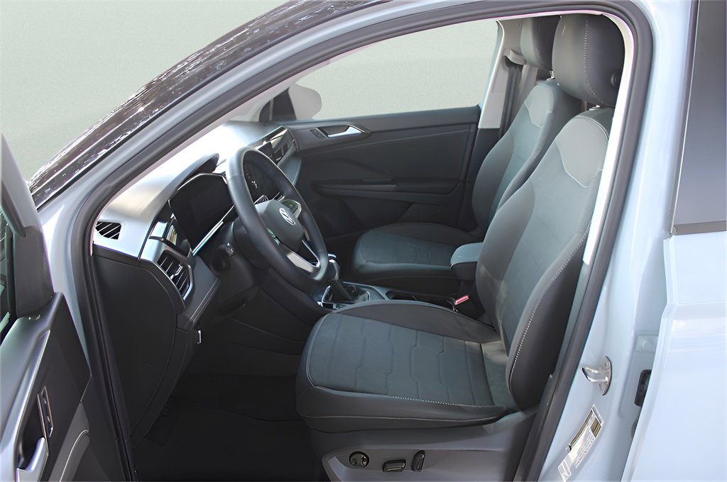 Used 2025 Volkswagen Taos SE image 19