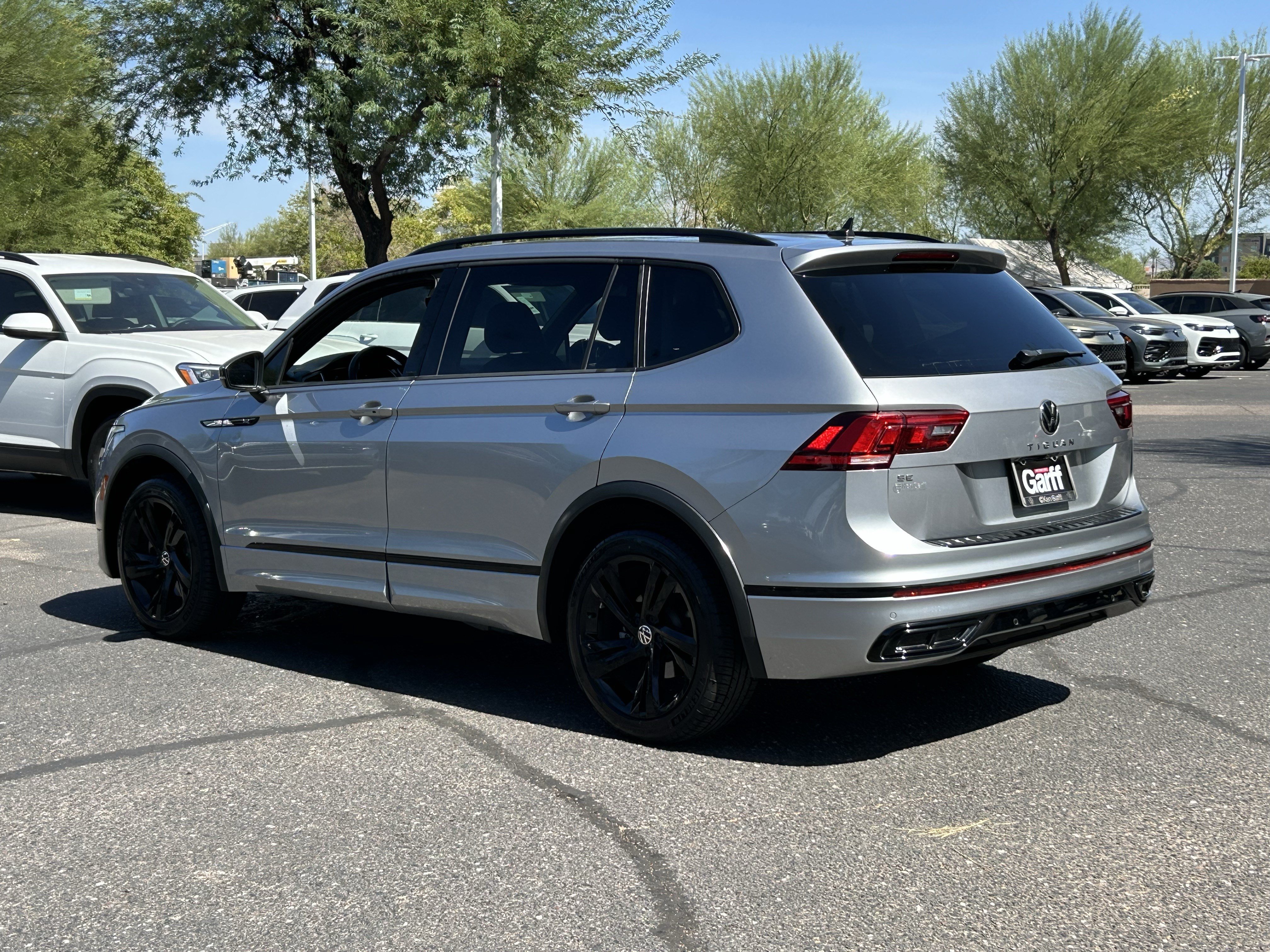 Used 2023 Volkswagen Tiguan SE R-Line FWD image 3