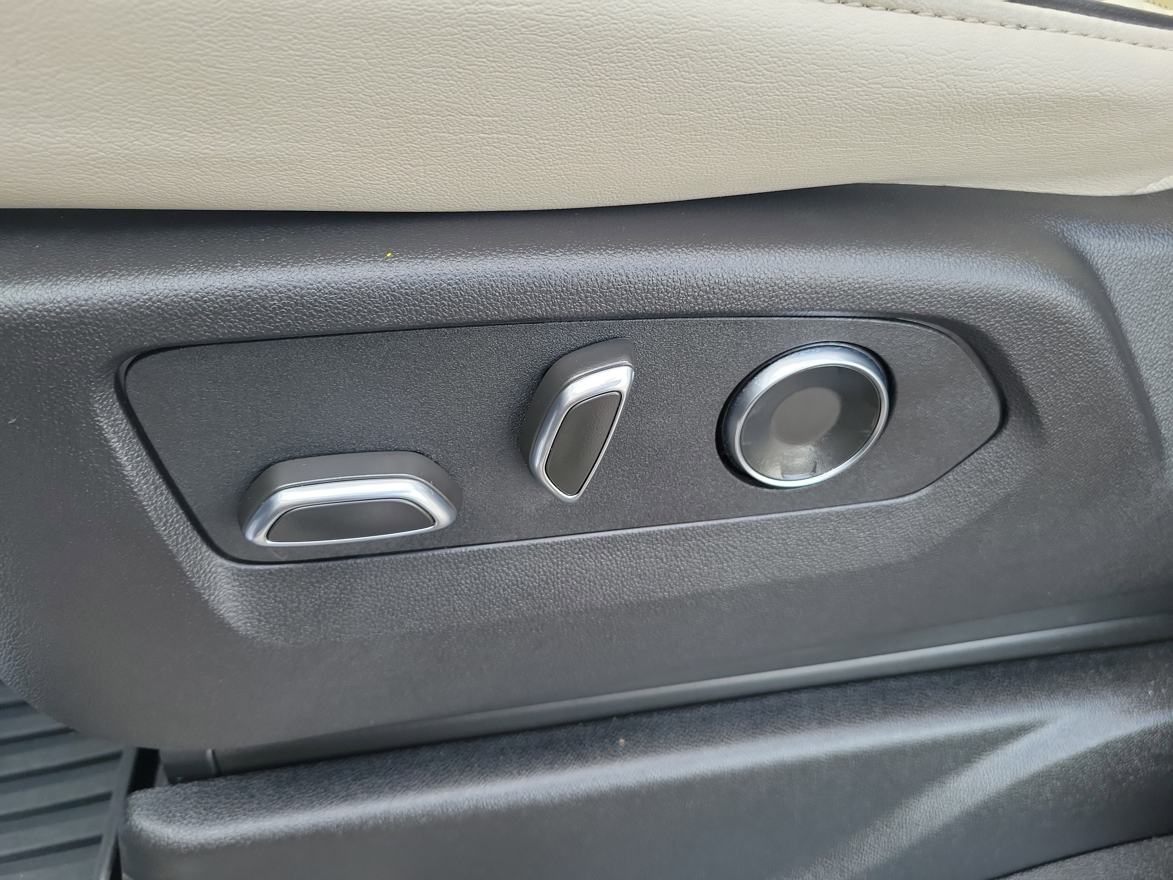 Used 2025 Cadillac Escalade Sport w/ Touring Package image 18