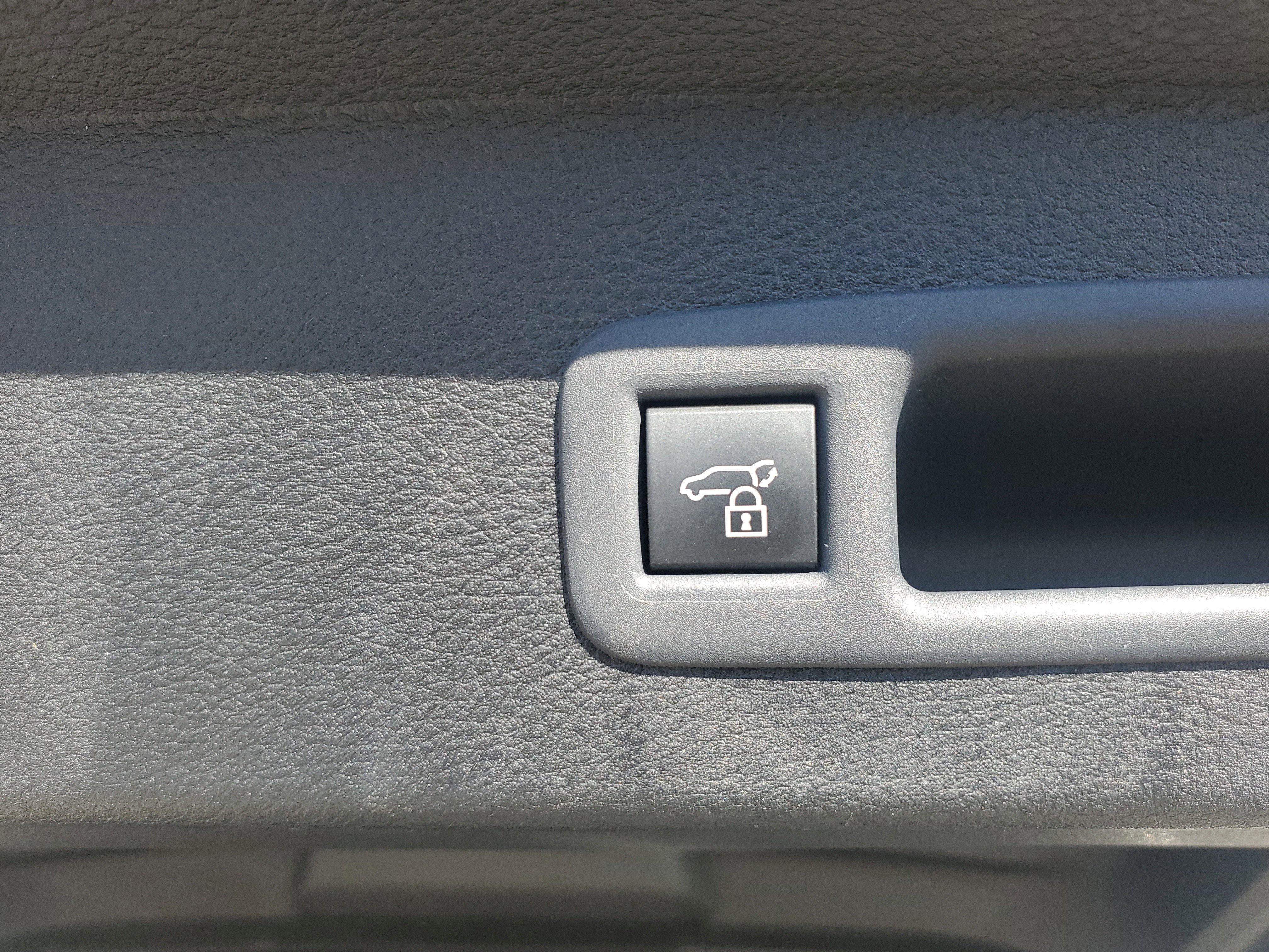 Used 2025 Toyota Sienna Limited image 10