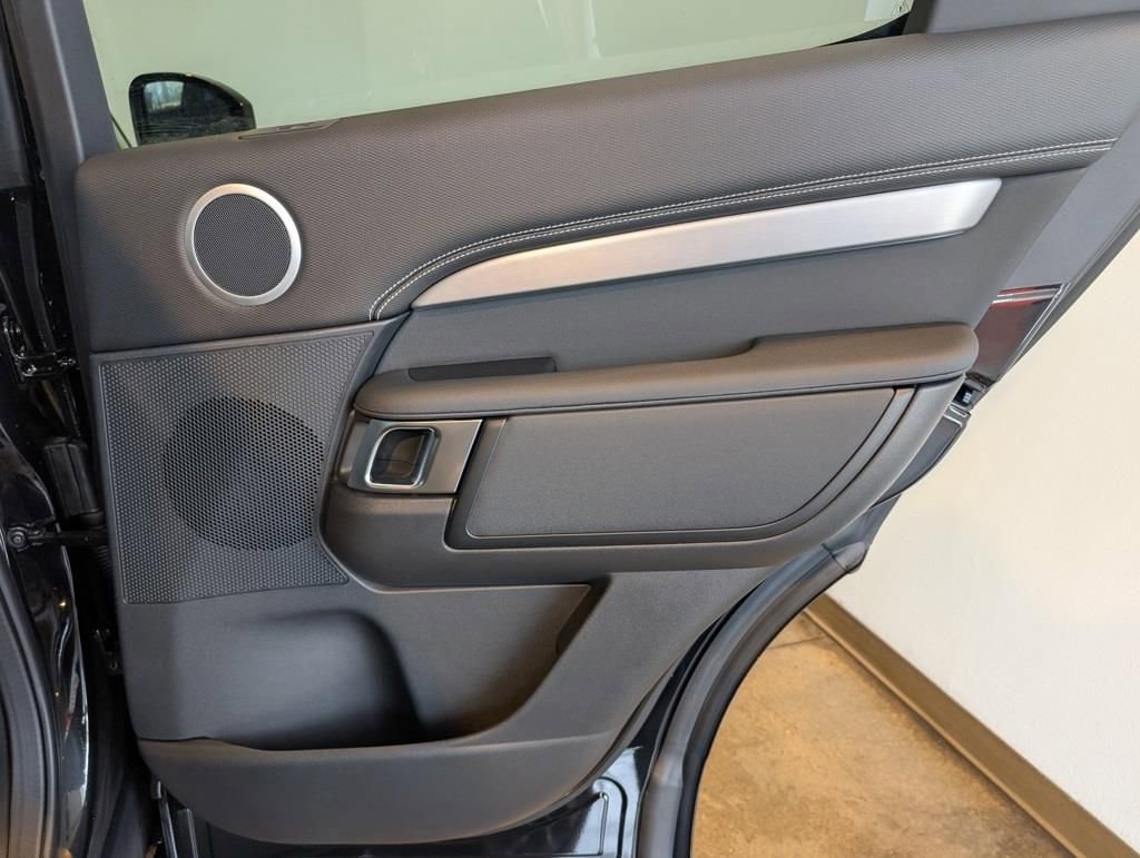 New 2026 Land Rover Discovery Limited Edition image 30