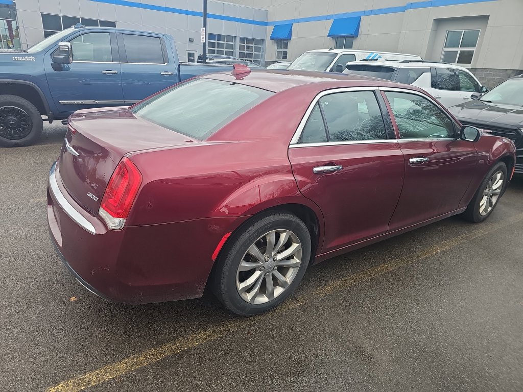 Used 2018 Chrysler 300 Limited AWD/4WD image 5