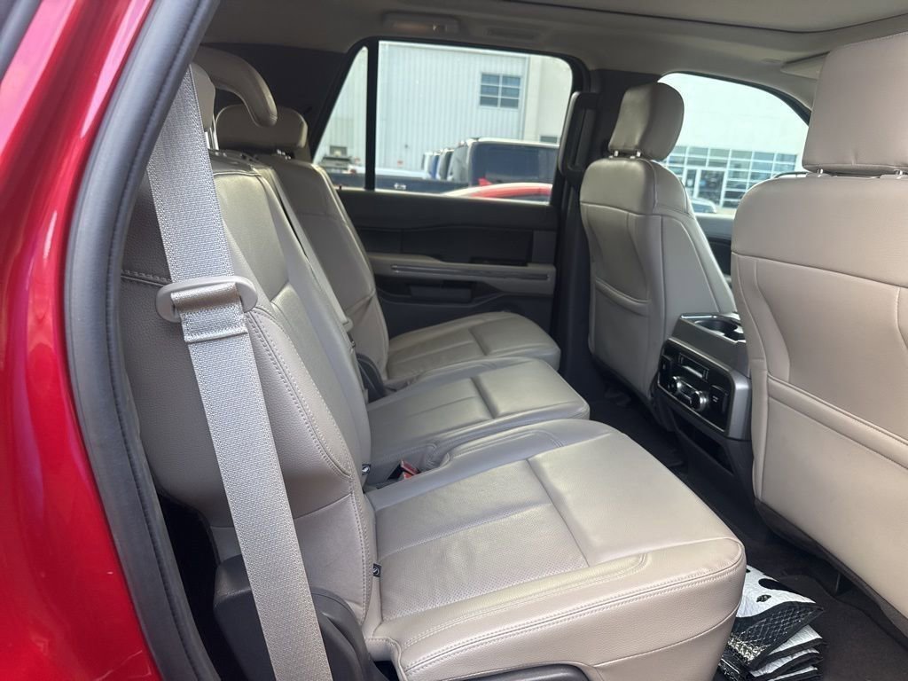 Used 2020 Ford Expedition XLT w/ Equipment Group 202A RWD image 7
