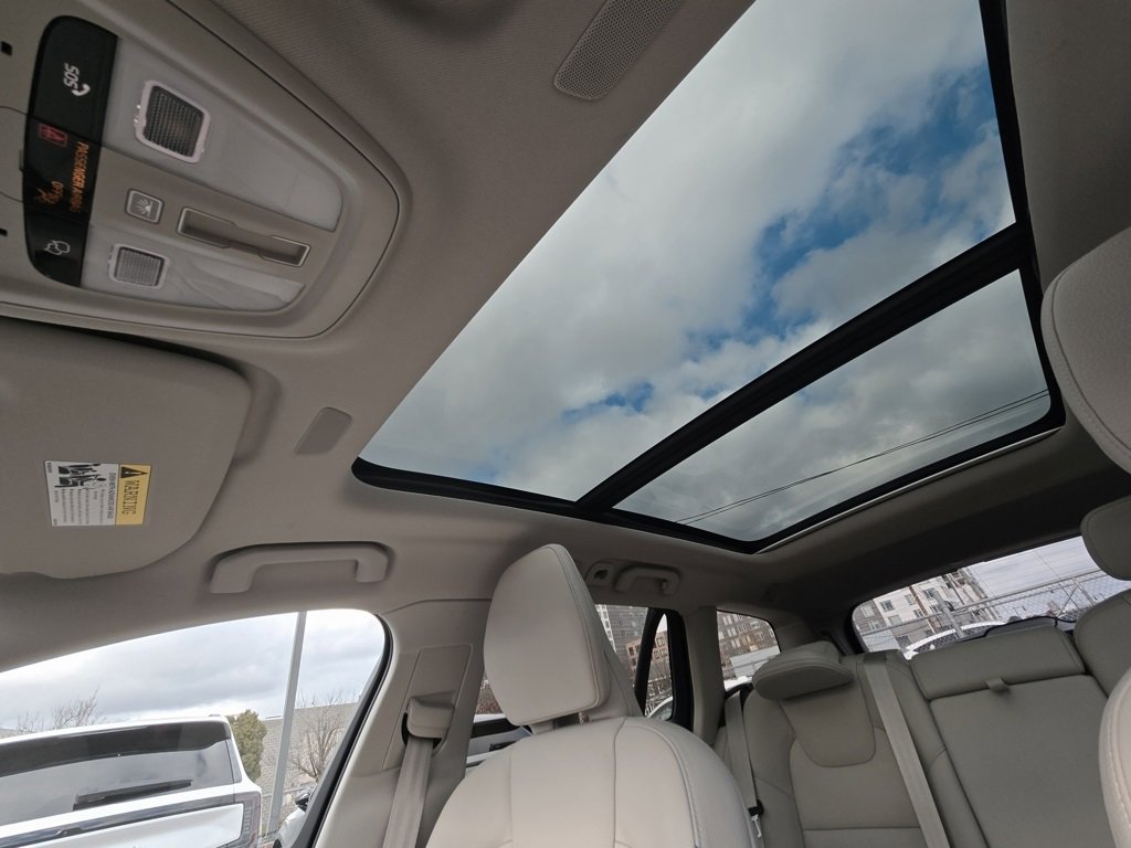 Certified 2024 Volvo V60 B5 Cross Country Plus image 23