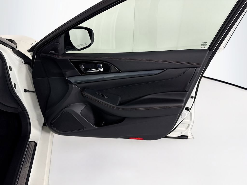 Used 2022 Nissan Maxima SR w/ Sport Mat Group FWD image 25