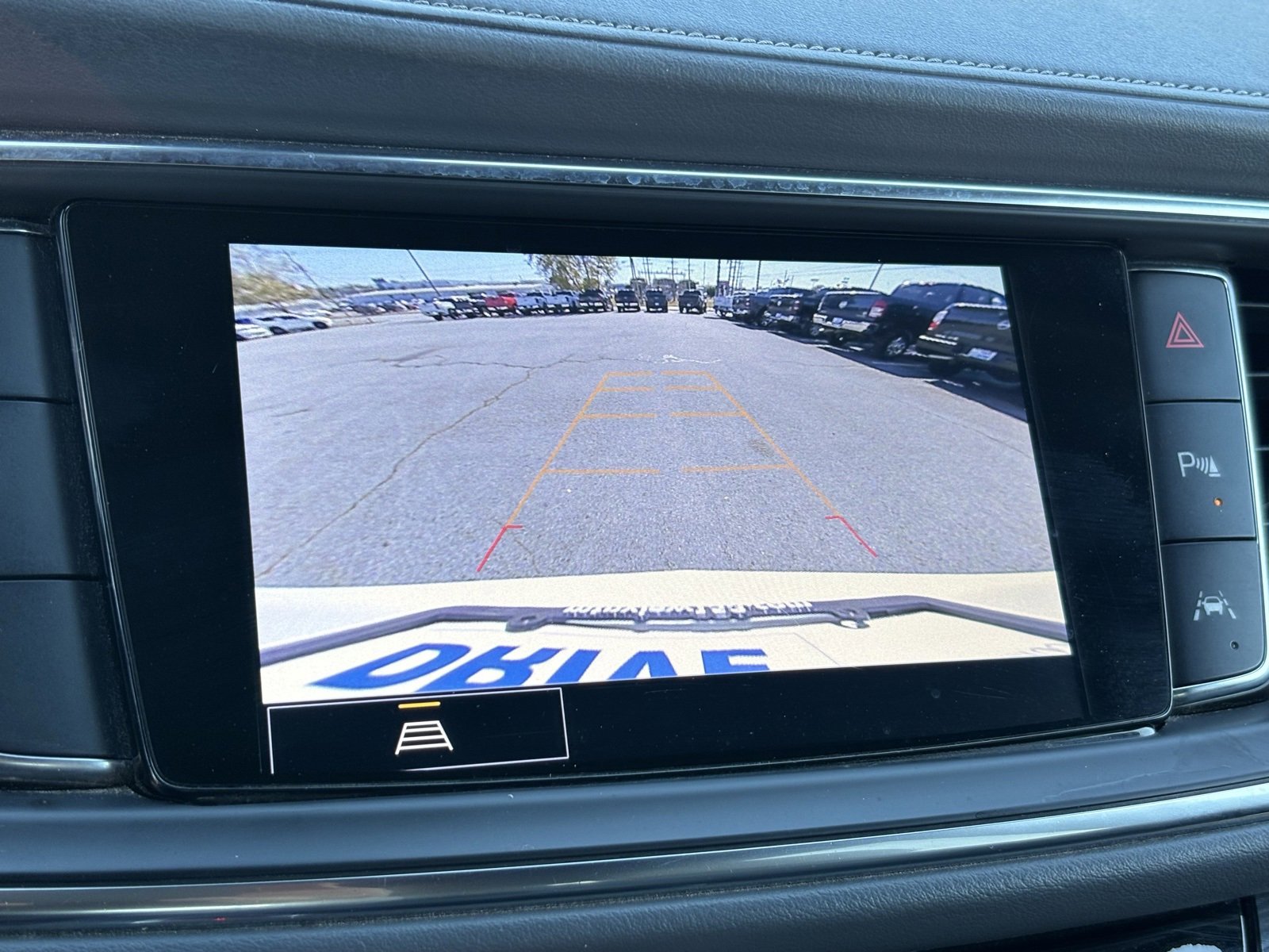 Used 2023 Buick Enclave Essence image 4