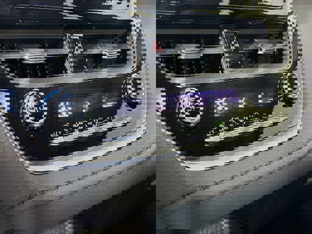 Used 2022 Toyota Corolla SE image 17