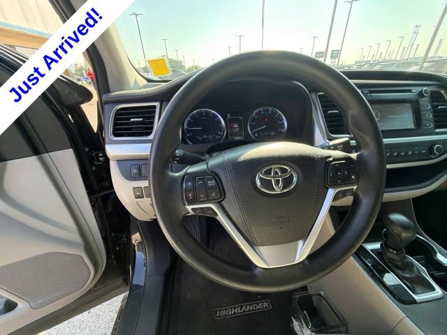 Used 2018 Toyota Highlander LE FWD image 28