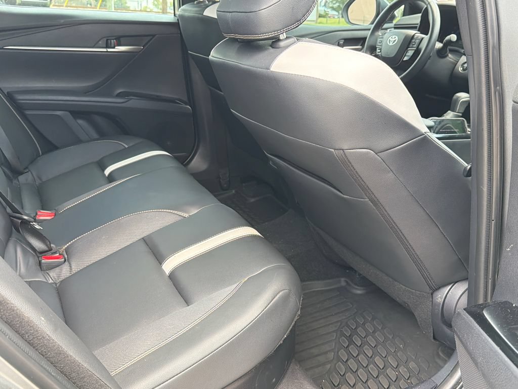 Used 2025 Toyota Camry SE w/ Convenience Package FWD image 15