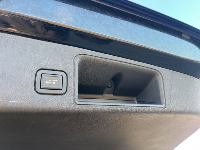 Used 2024 GMC Terrain SLT image 44