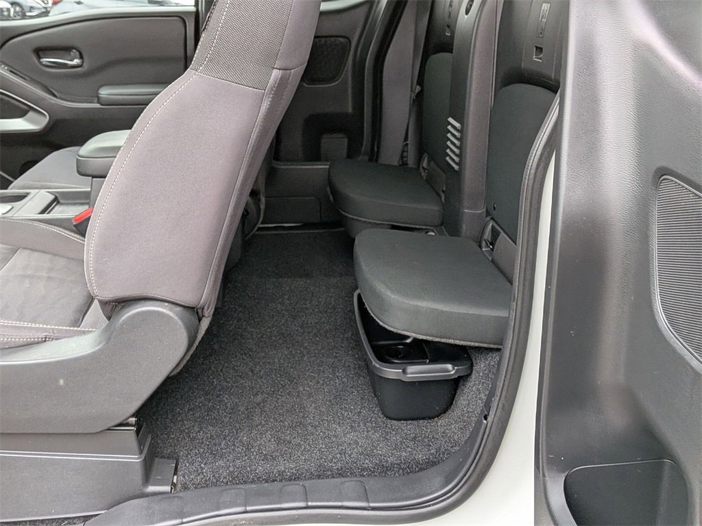 Used 2023 Nissan Frontier SV w/ SV Convenience Package image 16