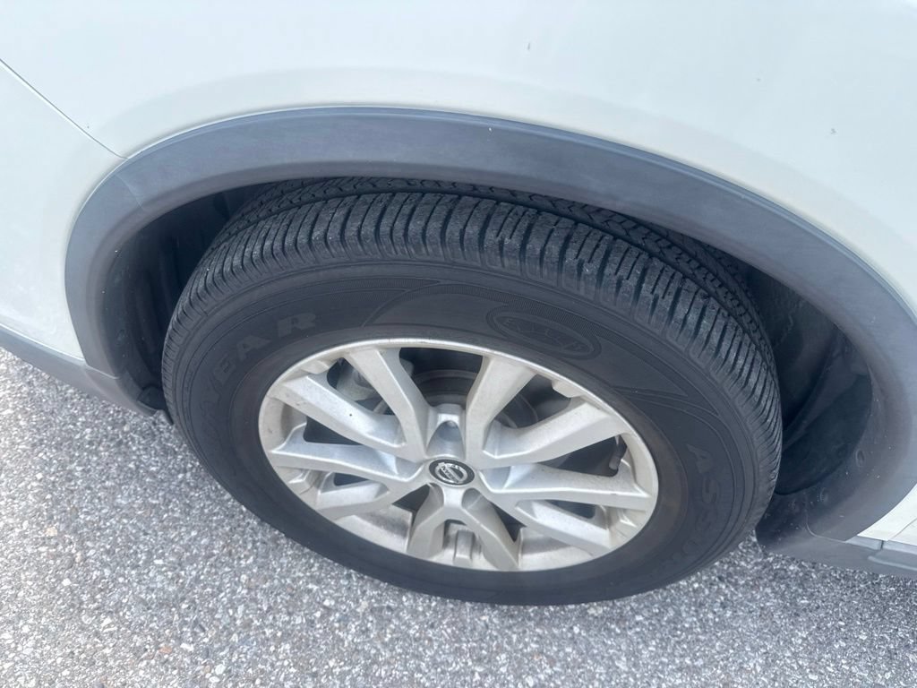 Used 2018 Nissan Rogue SV FWD image 8