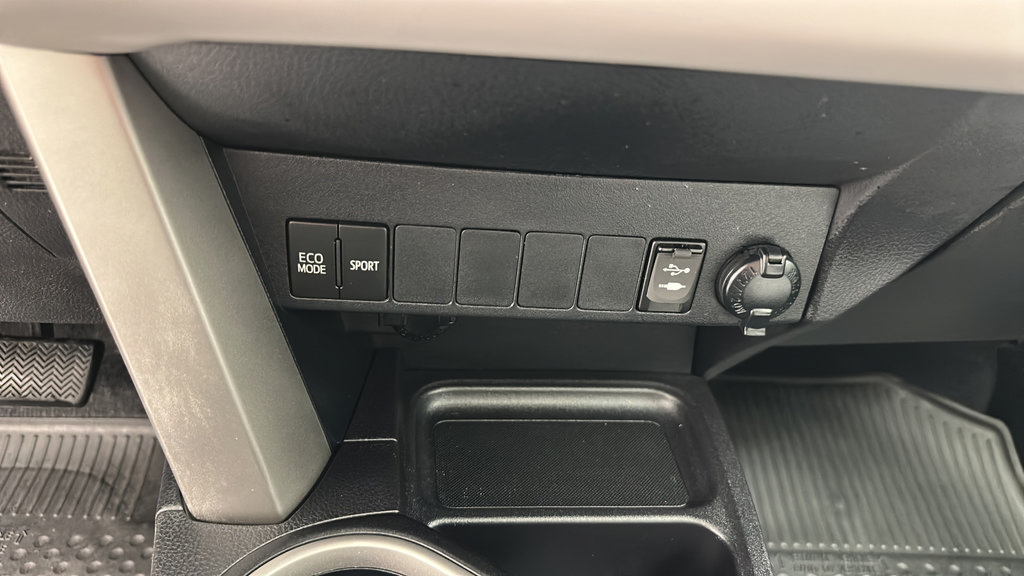 Used 2018 Toyota RAV4 XLE w/ Plus Extra Value Package AWD/4WD image 20