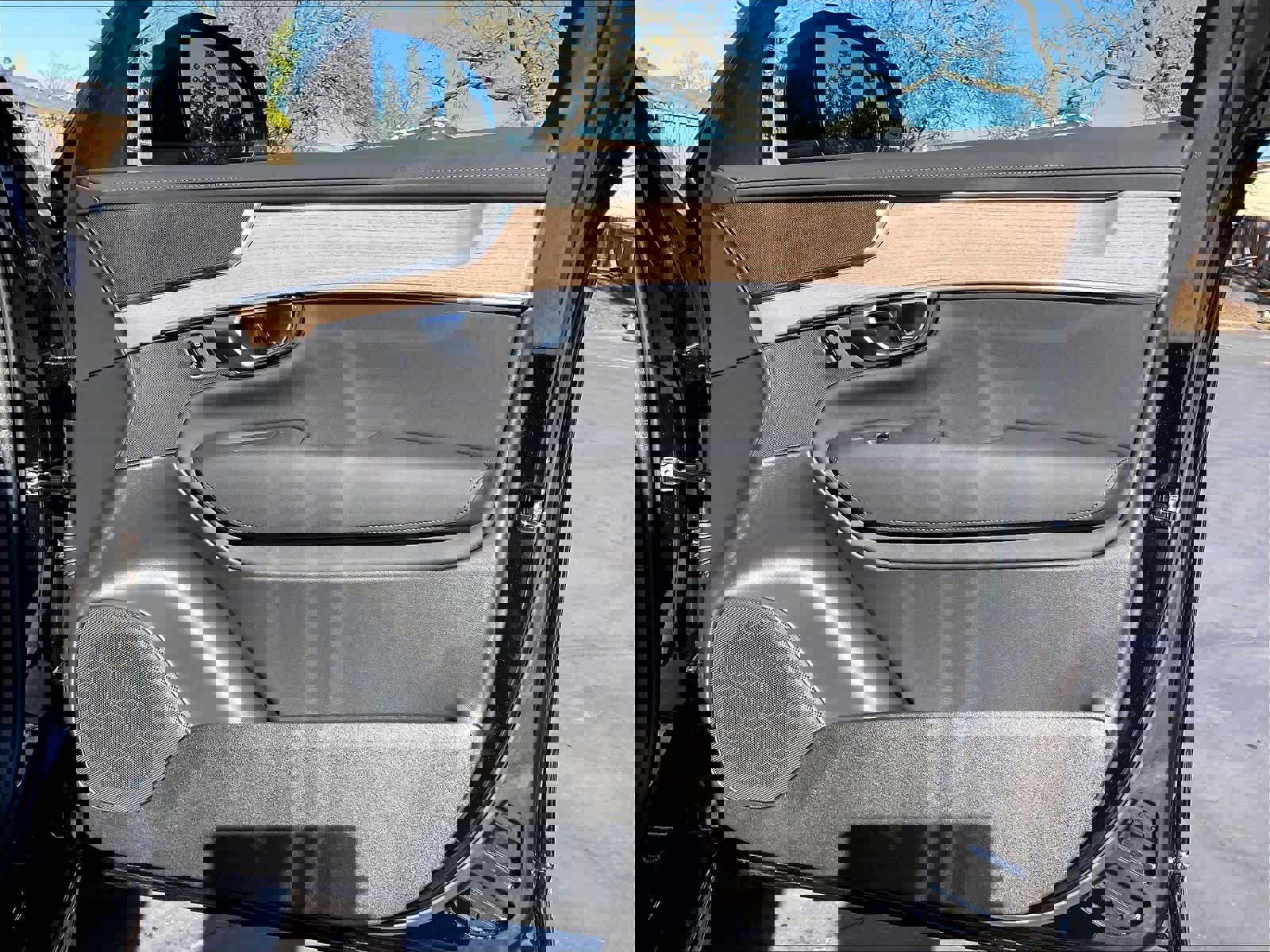 Used 2025 Volvo XC90 B5 Core w/ Protection Package Premier image 27